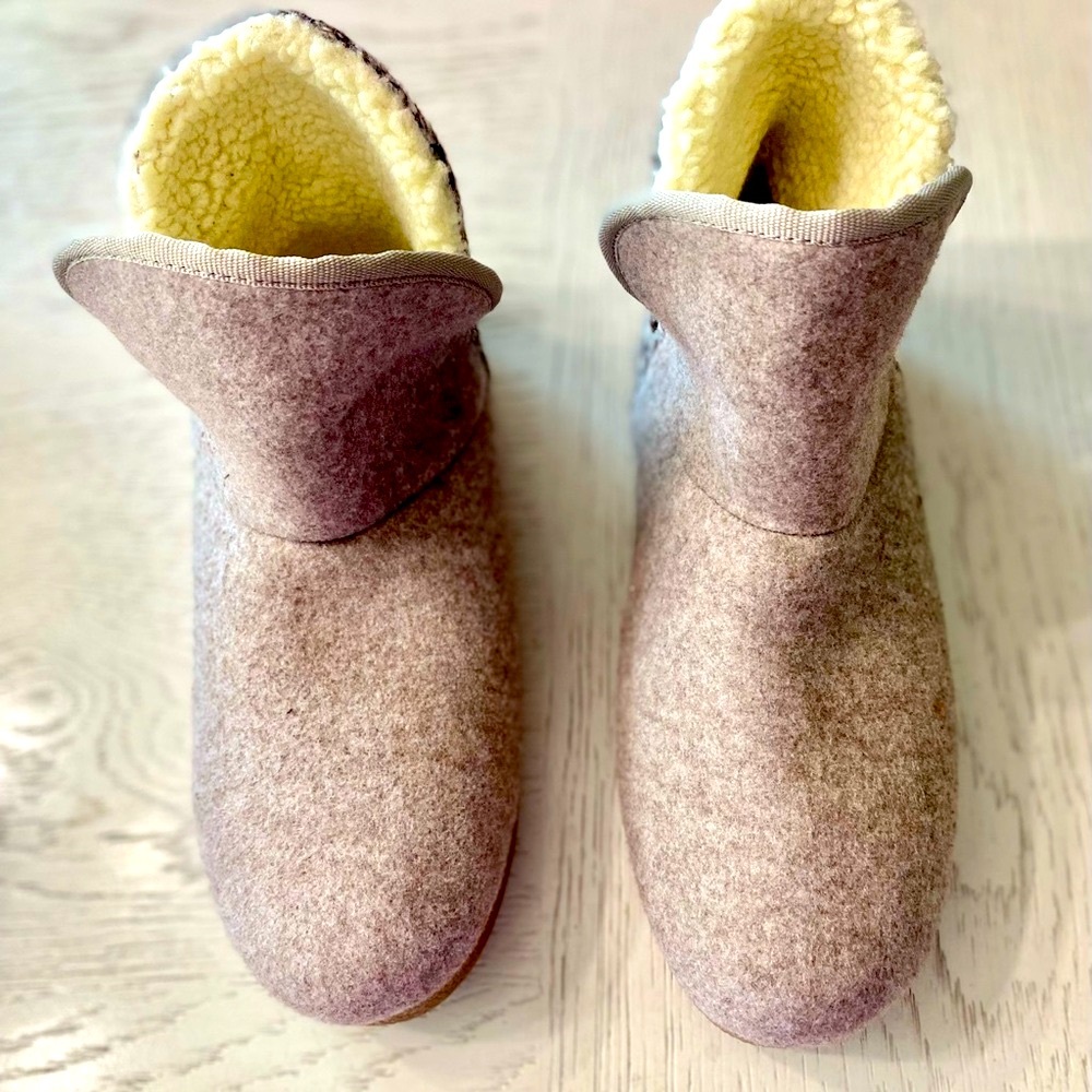 Rockport Women's Taupe Pull-on Slippers Booties Shoes Faux Fur Sherpa Lining 9